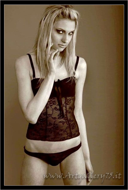 Trisha - Modella italiana residente a Prato. Disponibile per foto fashion, moda mare, intimo e glamour.