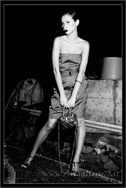 Nickita - Fotomodella di Milano (Lombardia) disponibile per foto fashion, moda mare, intimo, glamour, trasparenze, topless, nudo artistico e nudo erotico.