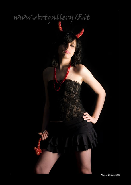 Roxana - Fotomodella di Montevarchi (Toscana) disponibile per foto fashion, moda mare, intimo e glamour.