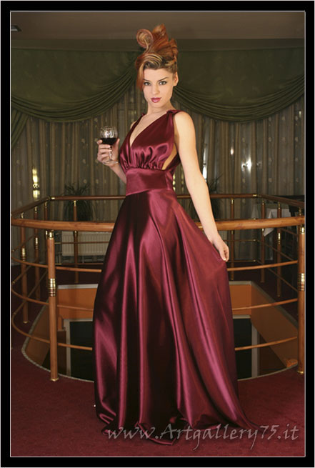 Silvana C. - Fotomodella di Graz (Austria) disponibile per foto fashion, moda mare, intimo, gotich dark e glamour.