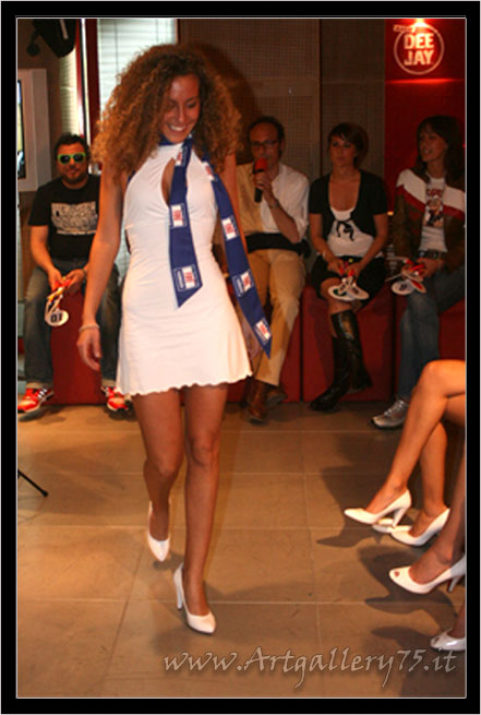 Silvia B. - Fotomodella di Ancona (Marche) disponibile per foto fashion, moda mare, intimo e trasparenze.