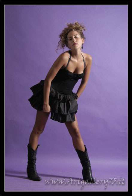 Silvia B. - Fotomodella di Ancona (Marche) disponibile per foto fashion, moda mare, intimo e trasparenze.