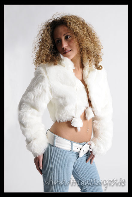 Silvia B. - Fotomodella di Ancona (Marche) disponibile per foto fashion, moda mare, intimo e trasparenze.