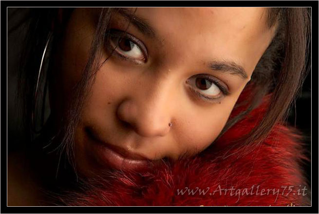Valentina - Fotomodella di Savigliano (Cuneo) disponibile per foto fashion, moda mare, intimo, trasparenze, glamour, topless, nudo artistico, nudo met art, bondage, fetish, gothic dark e bodypainting.