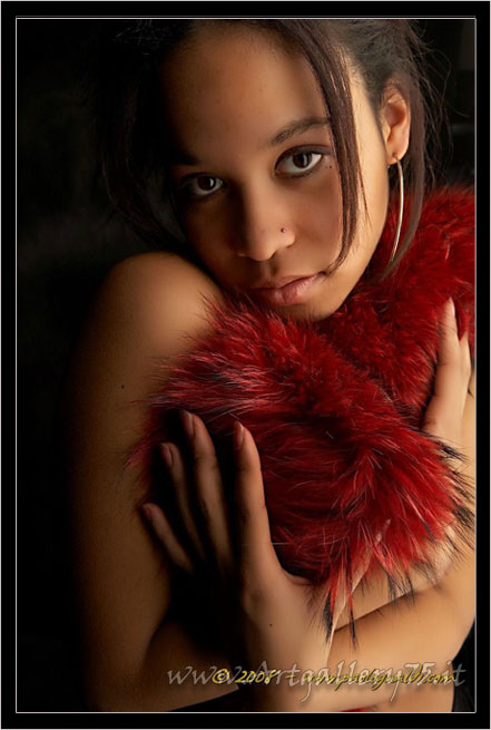 Valentina - Fotomodella di Savigliano (Cuneo) disponibile per foto fashion, moda mare, intimo, trasparenze, glamour, topless, nudo artistico, nudo met art, bondage, fetish, gothic dark e bodypainting.