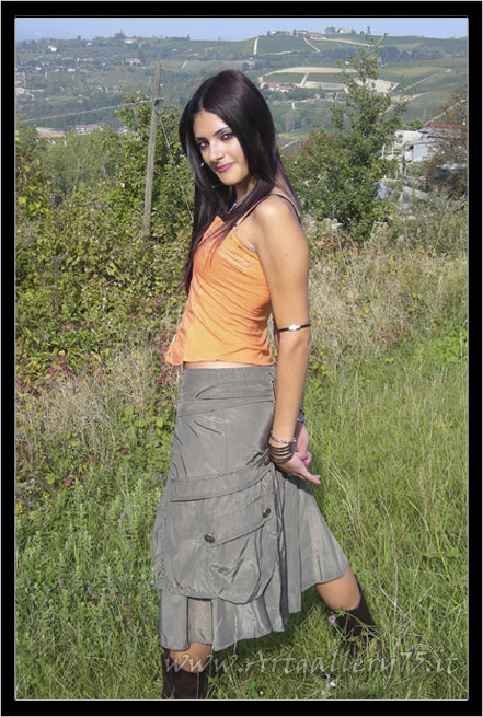 Valentina P. - Fotomodella di Alba (CN) disponibile per foto fashion, moda mare ed intimo.