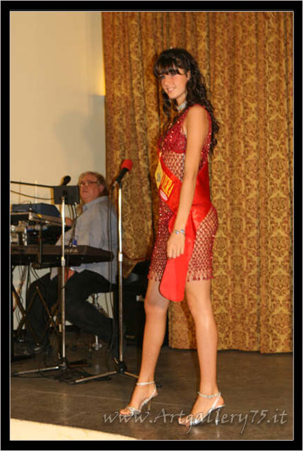 Valentina V. - Fotomodella di Rimini (Emilia Romagna) disponibile per foto fashion, moda mare ed intimo.